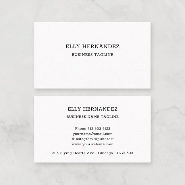 Einfache Minimalistische Schreibmaschine Schriftar Visitenkarte (Modern Simple Minimalist Typewriter Font Black and White Professional Business Card Template.)