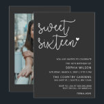 Einfache Minimalistische Script Sweet 16 Geburtsta Einladung<br><div class="desc">Einfache Minimalistische Script Sweet 16 Geburtstag Foto Einladung</div>
