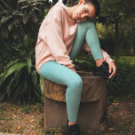 Einfache Minimalistische Wasserfarbe Türkisch Blau Leggings<br><div class="desc">Dieses Design besticht durch schlichte minimalistisch türkisfarbene Leggings mit einem schlichten schlichten Wassermuster,  vereinfachend niedlichen,  zauberhaften whimsical Fun,  schlicht türkis,  klassisch klassisch blau gemustert,  Weihnachts-Geburtstagsfeier,  passendes Wasserdesign,  einfach blau türkisfarbener Tisch,  schlicht blaue Yoga Hosen,  schlichte blaue Kleidung</div>
