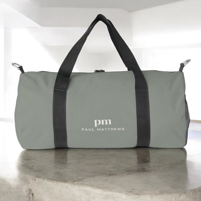 Einfache Minimalmonogramm und Name der Seite Duffle Bag (Personalize with a name and monogram. Makes a great gift!)