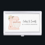 Einfache Mixer Floral Cake Bakery Business Card Fa Visitenkarten Dose<br><div class="desc">Ein niedlicher rosafarbener Kuchenmischer mit Blume schmückt dieses Bäckchen mit Visitenkarte. Personalisieren Sie es mit Ihrem Namen und Geschäftsinformationen. Ein idealer Ort,  um Ihre Visitenkarten zu speichern. Entworfen für Sie von BlackBerry Boulevard.</div>