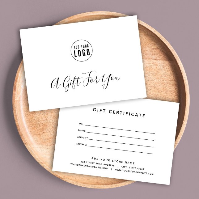 Einfache moderne Ausgabe des Geschenkgutscheins fü (Von Creator hochgeladen)