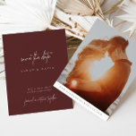 Einfache moderne Burgund-Foto-Save the Date-Karte<br><div class="desc">Erzählen Sie Ihr Hochzeitstag stilvoll mit dieser einfachen, modernen burgundischen Save the Date-Karte. Mit seiner handgeschriebenen Schrift, seiner minimalistischen Typografie und seinem anpassbaren Foto ist dieses Design perfekt für zeitgenössische Hochzeiten in jeder Jahreszeit - Frühjahr, Sommer, Herbst oder Winter. Personalisieren Sie die Namen, das Datum und die Details, um einen...</div>