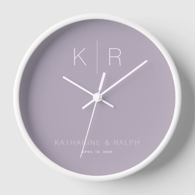 Einfache moderne Dusty Lilac Monogram Wedlock Uhr (Vorderseite)