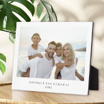 Einfache moderne Foto Erinnerungen Fotoplatte<br><div class="desc">Mit dieser Vorlage können Sie die beliebtesten Erinnerungen Ihres Familienurlaubs anzeigen. Es verfügt über eine horizontale Bildvorlage zur Auswahl eines beliebten Fotos für Ferien, sowie eine Textvorlage zur Kennzeichnung der Stadt oder des Ortes und des Jahres. Diese Erinnerungen werden weiterleben und jedes Mal ein Lächeln bringen, wenn Sie sich diese...</div>