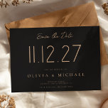 Einfache moderne Hochzeit ohne Foto Save the Date<br><div class="desc">Eine schlichte,  moderne Save the Date Karte. Personalisieren Sie dieses elegante schwarz-bräunliche Design,  um Ihr Hochzeitsdatum,  Namen und Details zu haben.</div>