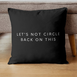 Einfache, moderne Krümmung auf diesem Kissen