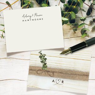 Einfache moderne Monogramm Couple Rustic Eukalyptu Mitteilungskarte