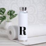 Einfache moderne Monogramm Trinkflasche<br><div class="desc">Einfache moderne,  erste Monogramm Wasser Flasche. Erstellen Sie Ihre eigene personalisierte Flasche mit eigenem Anfangsnamen.</div>