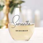 Einfache, moderne Personalisierte Bridesmaid-Initi Weinglas Ohne Stiel<br><div class="desc">Suchen Sie ein elegantes, trendiges und dennoch einfaches Geschenk für Ihre Bridesmaids? Diese modernen Skripte stemless Gläser sind ein praktisches Geschenk, das sie auch nach Ihrem Hochzeitstag verwenden können! Alle Texte, einschließlich Titel und Skriptnamen, können geändert werden. Sie können den Titel ändern, um Ihre Hochzeitsfeier zu passen! (z.B. Bridesmaid, Trauzeugin,...</div>