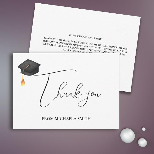 Einfache moderne Script Black Graduation Cap Dankeskarte (Von Creator hochgeladen)