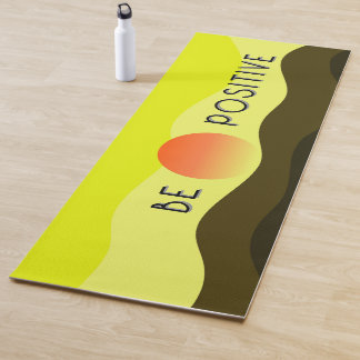 Einfache, moderne "Sei positiv"-Typografie Yoga Yogamatte