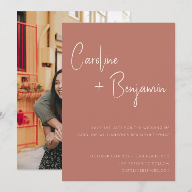 Einfache moderne Terracotta-Rose Script-Foto Hochz Save The Date (Vorne/Hinten)