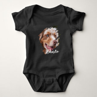 Einfache moderne Typografie Name und Foto des Haus Baby Strampler
