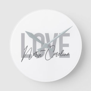 Einfache, moderne, urbane Liebe North Carolina Runde Wanduhr