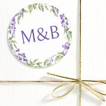 Einfache Monogram Elegant Lila Floral Wedding Runder Aufkleber<br><div class="desc">Einfache Monogram Elegant Lila Wedding Stickers Labels bietet das personalisierte Monogramm in modernen lila Kalligraphieskripttypografie,  umgeben von eleganten Wisteria-Blume. Ideal für Hochzeiten,  Verlobungsfeiern,  Jubiläum,  Geburtstag,  Veranstaltungen und Feiern,  Quinceanera,  Babydusche,  Brautpartys und vieles mehr. Von Evco Studio entworfen www.zazzle.com/store/evcostudio</div>