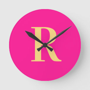 Einfache Monogramm Modern Hot Pink Runde Wanduhr