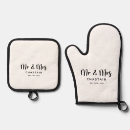 Einfache Mr. & Mrs. | Hochzeitsmonogramm Ofenhandschuh & Topflappen-Set