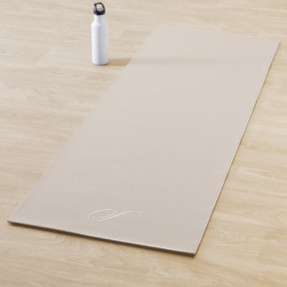 Einfache, neutrale Minimalistische Übung in Beige Yogamatte