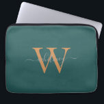 Einfache Niedliche grüne Monogrammnamen und Anfang Laptopschutzhülle<br><div class="desc">Ein niedlicher Monogrammname und ein Anfangsdesign auf einem einfachen grünen Hintergrund. Ideal für den Alltag.</div>