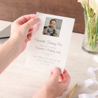 Einfache niedliche Kleinkinder mit minimaler Kinde