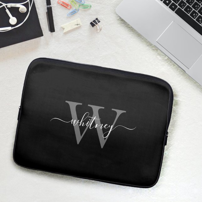 Einfache Niedliche Schwarz-Weiß-Monogramm-Bezeichn Laptopschutzhülle (Von Creator hochgeladen)