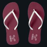 Einfache Paare Initialen | White & Burgund Flip Flops<br><div class="desc">Klug,  kühn und modern.</div>