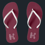 Einfache Paare Initialen | White & Burgund Flip Flops<br><div class="desc">Klug,  kühn und modern.</div>