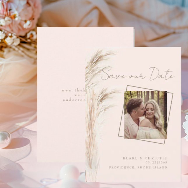 Einfache Pampas Couple Foto Blush Wedding Save The Date (Von Creator hochgeladen)
