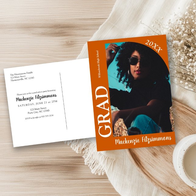 Einfache Retro Foto Abschluss Einladung Postkarte (Burnt Orange Simple Retro Photo Graduation Invitation Postcard)