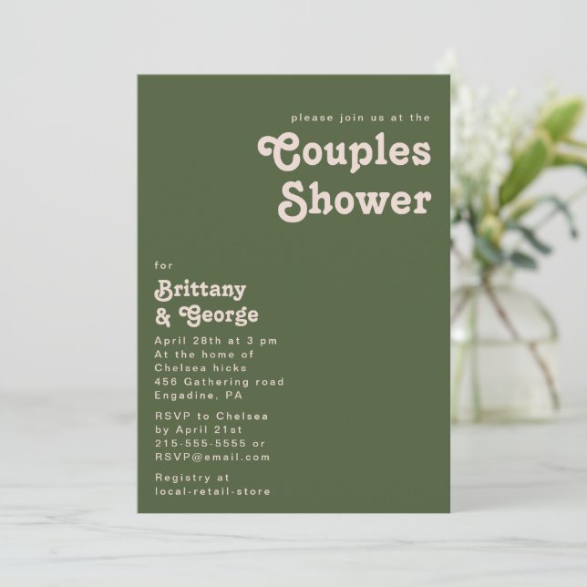 Einfache Retro-Vibes | Olive Green Couples Dusche Einladung (Stehend Vorderseite)