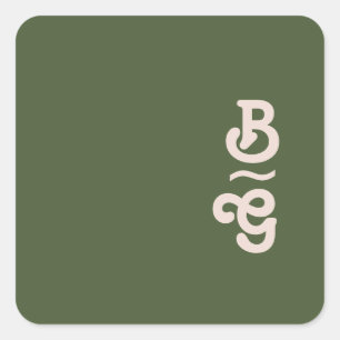 Einfache Retro-Vibes Olive Monogram Umschlag Auf Quadratischer Aufkleber