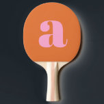 Einfache rosa und orangefarbene Retro-Monogramm Tischtennis Schläger<br><div class="desc">Einfach rosa und orangefarbene Retro-Monogramm Pingpongpaddel</div>