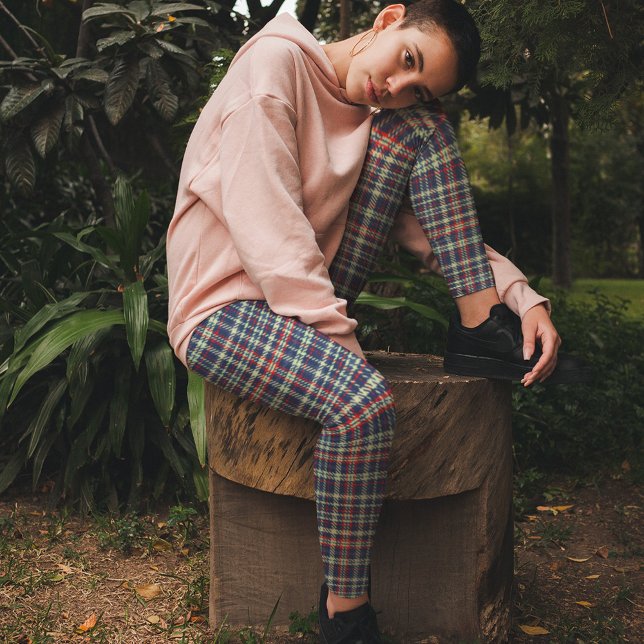 Einfache rustikale Navy Blau Minimalistisch Niedli Leggings (Holiday classic rustic navy blue and red plaid pattern leggings. )