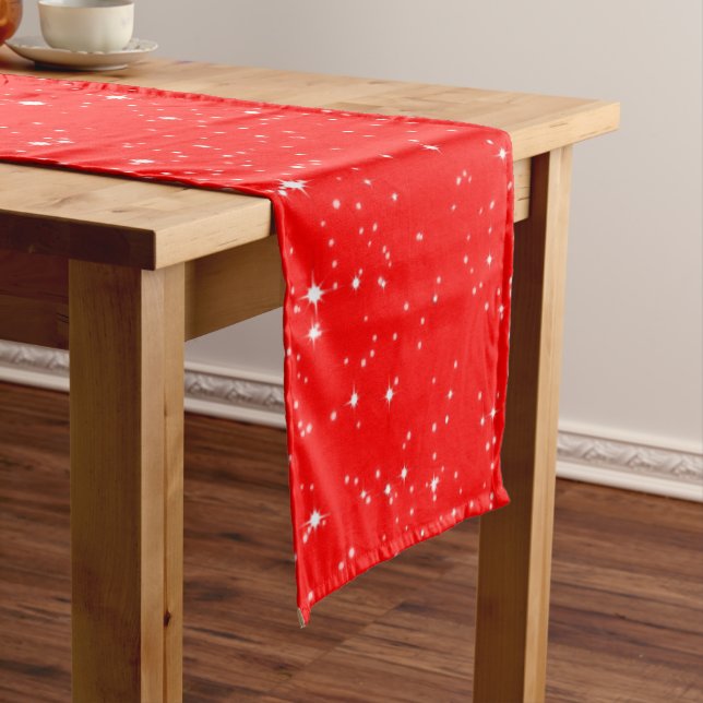 Einfache Schnee und Stars auf RED oder Ihrer Farbe Kurzer Tischläufer (Beispiel)