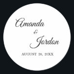 Einfache Schwarz-Weiß-Aufkleber Runder Aufkleber<br><div class="desc">Dieser einfache,  schwarz-weiße Kalligraphieaufkleber verleiht einem eleganten,  aber modernen Ambiente eine minimalistische und traditionellere oder formale Hochzeitsmailings oder Event-Mailings und Favoriten. Die lässige Kalligraphie ermöglicht ein antikes Ambiente,  während das klassische neutrale Design mit jedem einzigartigen Aspekt Ihres Festes kombiniert werden kann.</div>
