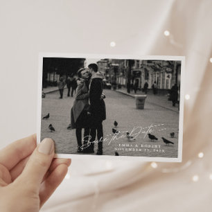 Einfache Schwarz-Weiß-Foto-Save-the-Date-Karte Ankündigungspostkarte