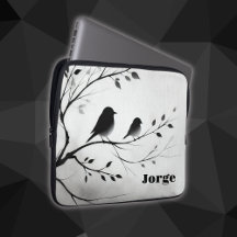 Einfache Schwarz-Weiß-Vögel, die in Bäumen herumbl