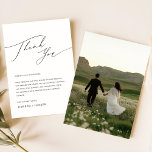Einfache Schwarz-weiße Foto Hochzeitsempfehlung Dankeskarte<br><div class="desc">Jeden Hochzeitstisch mit einer Note würdigen, die Bände spricht. Dieser einfache Schwarz-weiße Foto Hochzeitstisch Dankeschön-Karte bietet eine herzliche Nachricht an Ihre Gäste. Das moderne, einfache Design ergänzt jedes Hochzeitsambiente und sorgt für eine harmonische Mischung aus Brauchtum und Stimmung. Diese Danksagungen setzen mit ihrer einzigartigen Eleganz einen bleibenden Eindruck verlassend und...</div>