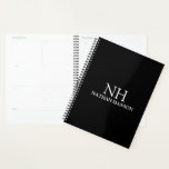 Einfache Schwarze Monogramm modern Planer<br><div class="desc">Moderner Businessplaner mit einem einfachen und minimalen Schwarz-Design mit Ihrem Monogramm in einem fetten Schriftart zusammen mit Ihrem Namen auf der Vorderseite. Auf der Rückseite finden Sie Ihre Kontaktdaten.</div>