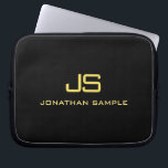 Einfache schwarze Vorlage für Text in Gold-Look Laptopschutzhülle<br><div class="desc">Benutzerdefinierte Monogram Initial Black Imitats Gold Text Moderne Vorlage 10 Zoll Laptop Sleeve.</div>