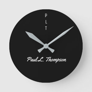 einfache schwarze Wanduhr mit Namen