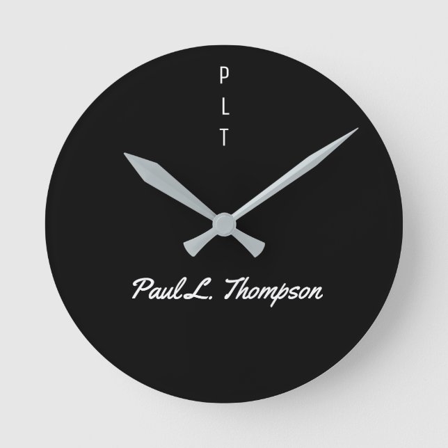einfache schwarze Wanduhr mit Namen (Vorderseite)