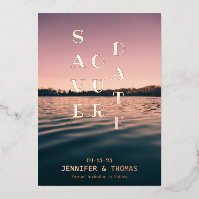 Einfache Seenlandschaft Save the Date Folieneinladung (Vorderseite)