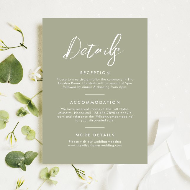 Einfache Seite Grün Elegante Skripteindrücke Hochz Begleitkarte (Simple and minimal wedding details card with elegant script typography)