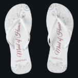 Einfache Silver Lace & Red Trauzeugin Hochzeit Flip Flops<br><div class="desc">Diese wunderschönen Hochzeitskippen sind eine großartige Möglichkeit, Ihre Trauzeugin zu danken und zu erkennen, während sie gleichzeitig ihre Füße rette. Das elegante Design mit silbergrauem Spitz auf weißem Hintergrund und extravaganter, knallroter Schriftzeichen. Der Test liest Trauzeugin mit ihrem Namen unten. Ein guter Weg, ihr zu danken, dass sie Teil Ihres...</div>