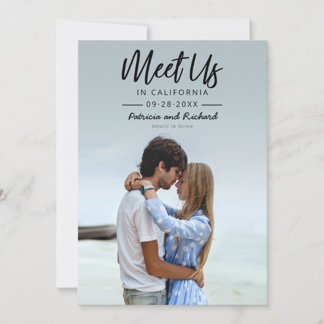 Einfache Skripte treffen uns in Save the Date Foto Einladung (Vorderseite)