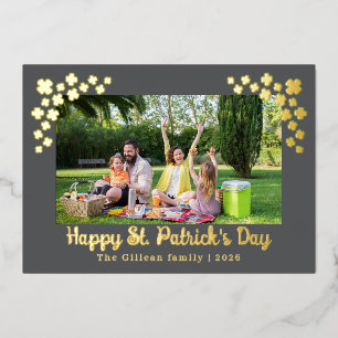 Einfache St. Patricksday Shamrocks Familienfoto Folien Feiertagskarte