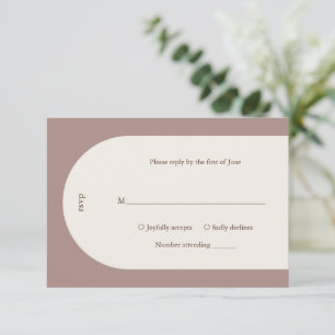 Einfache Taupe Monogram Boho Arch Moderne Hochzeit RSVP Karte