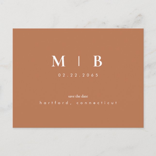 Einfache Terracotta-Monogramm Save the Date QR-Cod Postkarte (Vorderseite)